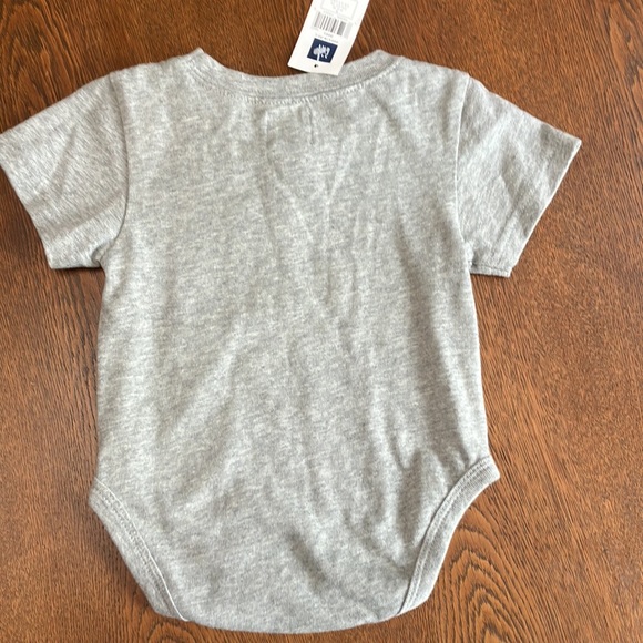 Baby Gap Onesie, gray, 3-6 months, 100% cotton. Short sleeve. New w/8.00 tag. - Picture 2 of 5